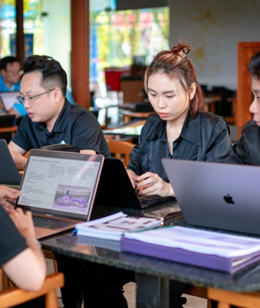 YÊU NHAU TỪ HẬU TRƯỜNG: CHẠY EVENT CHUNG RỒI THÀNH ĐÔI