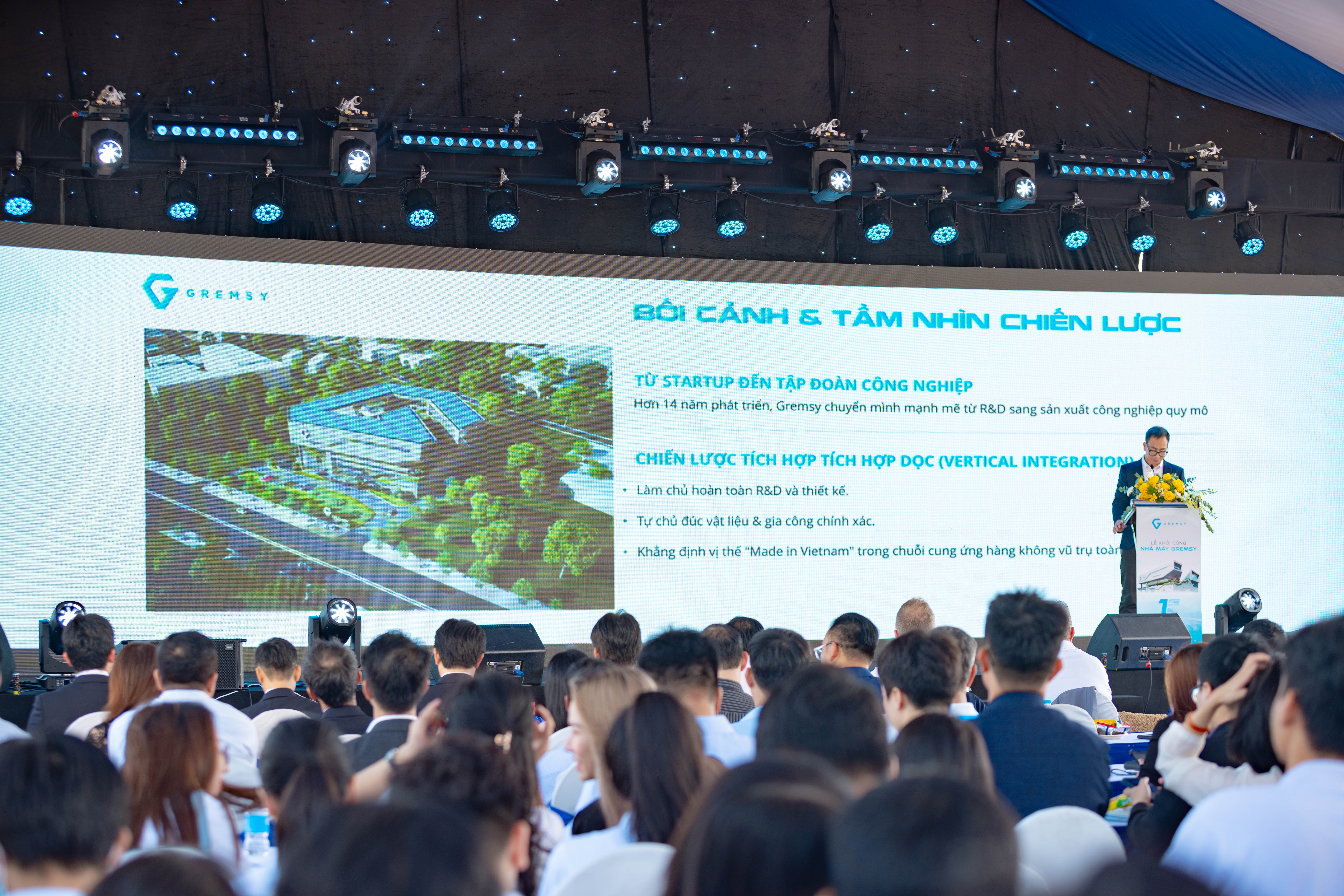 Ban lãnh đạo phát biểu chia sẻ về định hướng tương lai